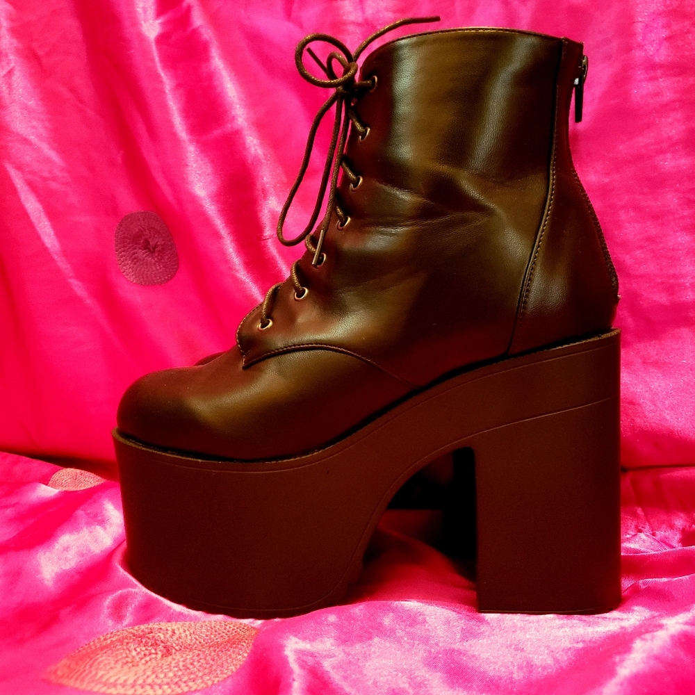 👾N.Y.L.A. Platform Boots👾